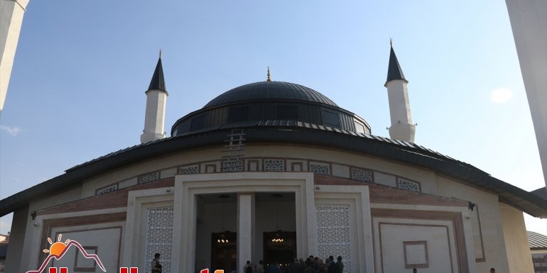 Ağrı Ulu Cami ibadete açıldı