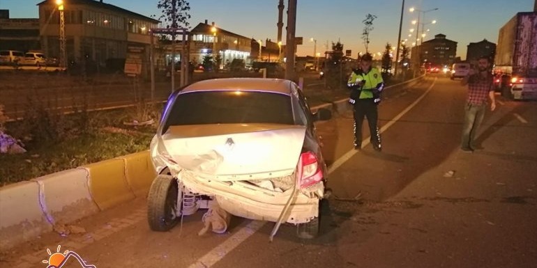 Ağrı'da iki otomobil çarpıştı: 5 yaralı