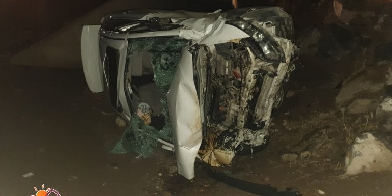 Ağrı'da şarampole devrilen araçtaki bir çocuk öldü, 4 kişi yaralandı