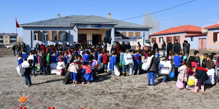 Ağrılı iş adamları öğrenim gördükleri köy okulu için seferber oldu