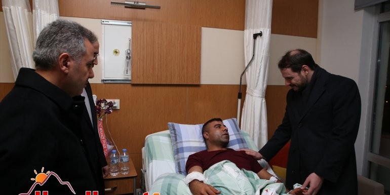 Hazine ve Maliye Bakanı Albayrak, Ağrı'da yaralı askerleri ziyaret etti