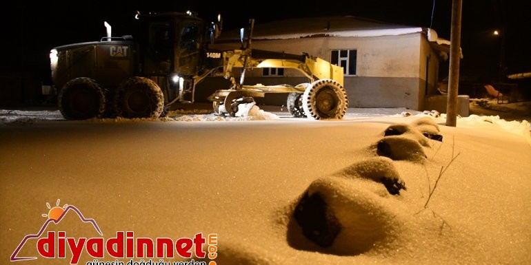 Doğubayazıt'ta yol açma çalışmaları